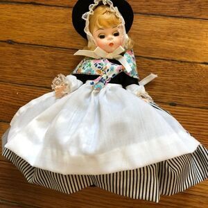 Vintage Madame Alexander 8" Doll 558 1982